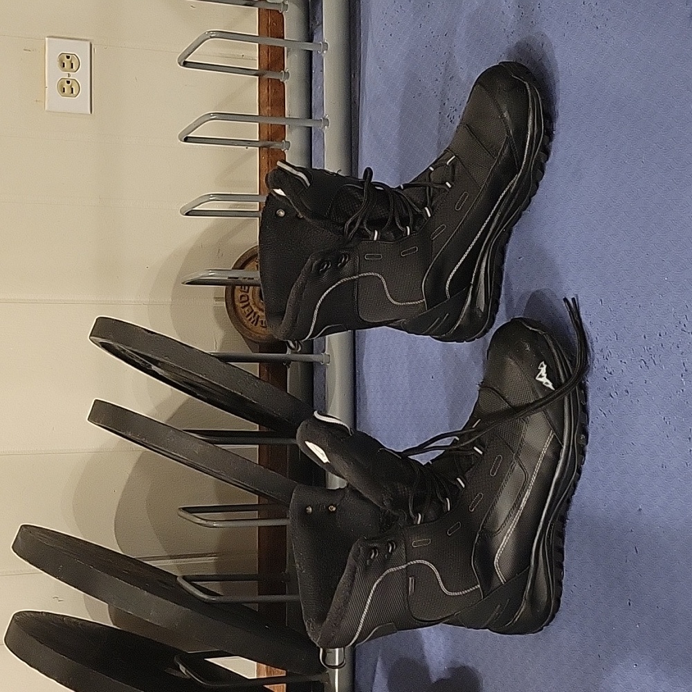 Men snow boots 11 ( 45 eu)